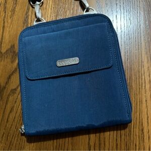 Baggallini crossbody navy blue travel purse‎ bag with lots slots and space